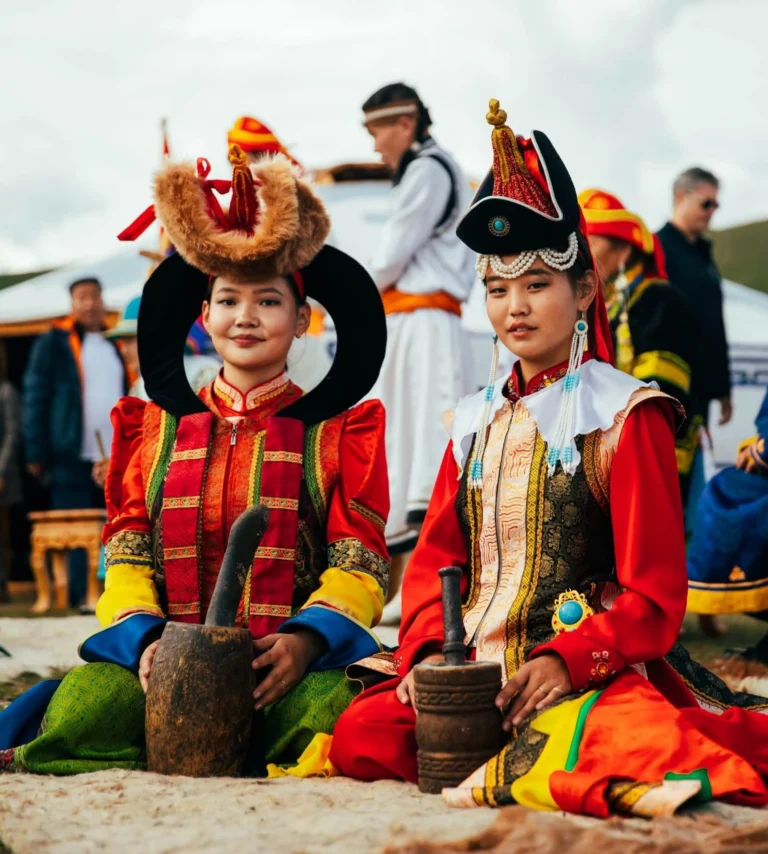 Mongolian-girls-with-hats